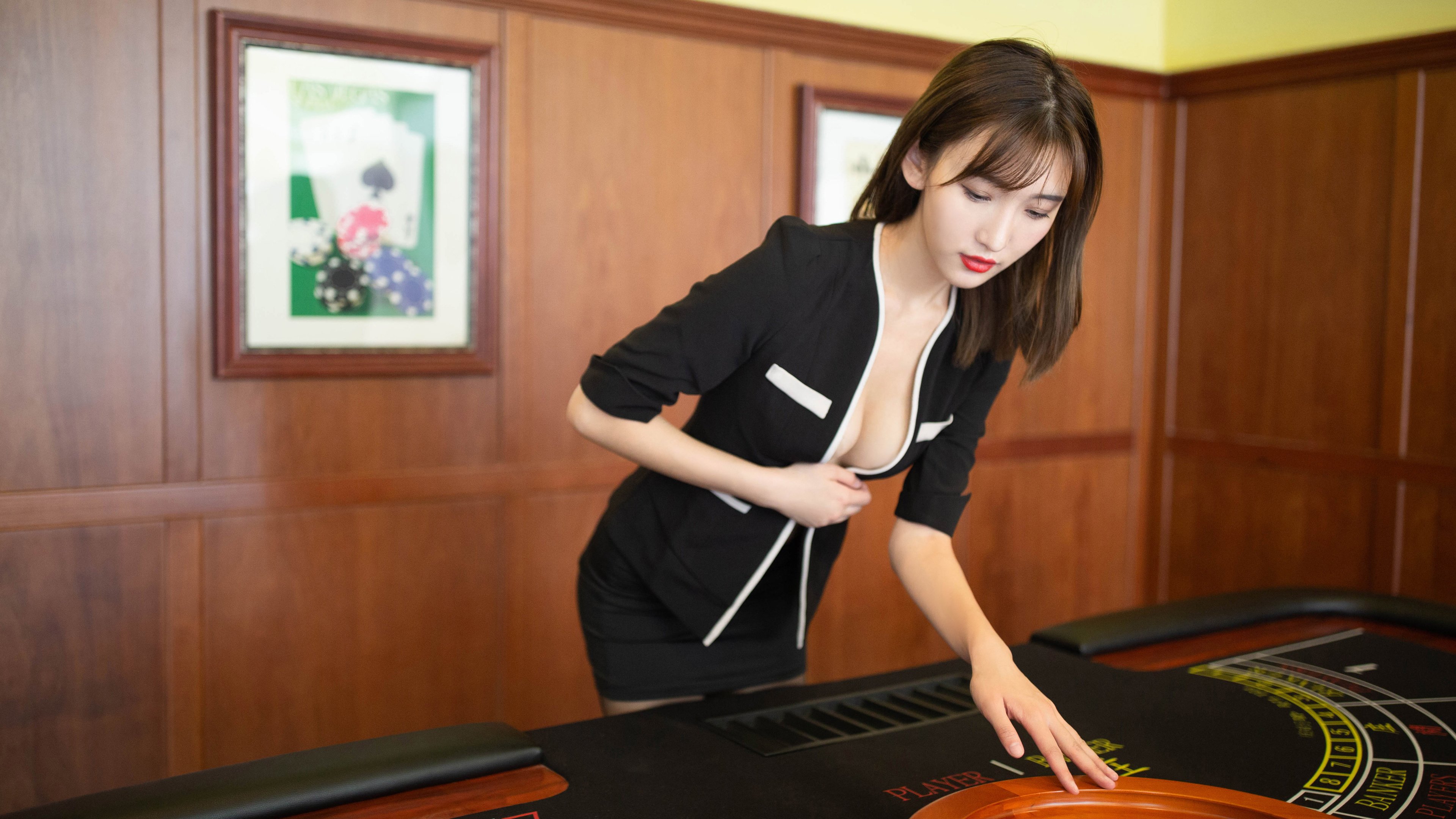 爱游戏全站app注册-德甲突破传统，精彩反击与关键扑救令人震撼，德甲intro